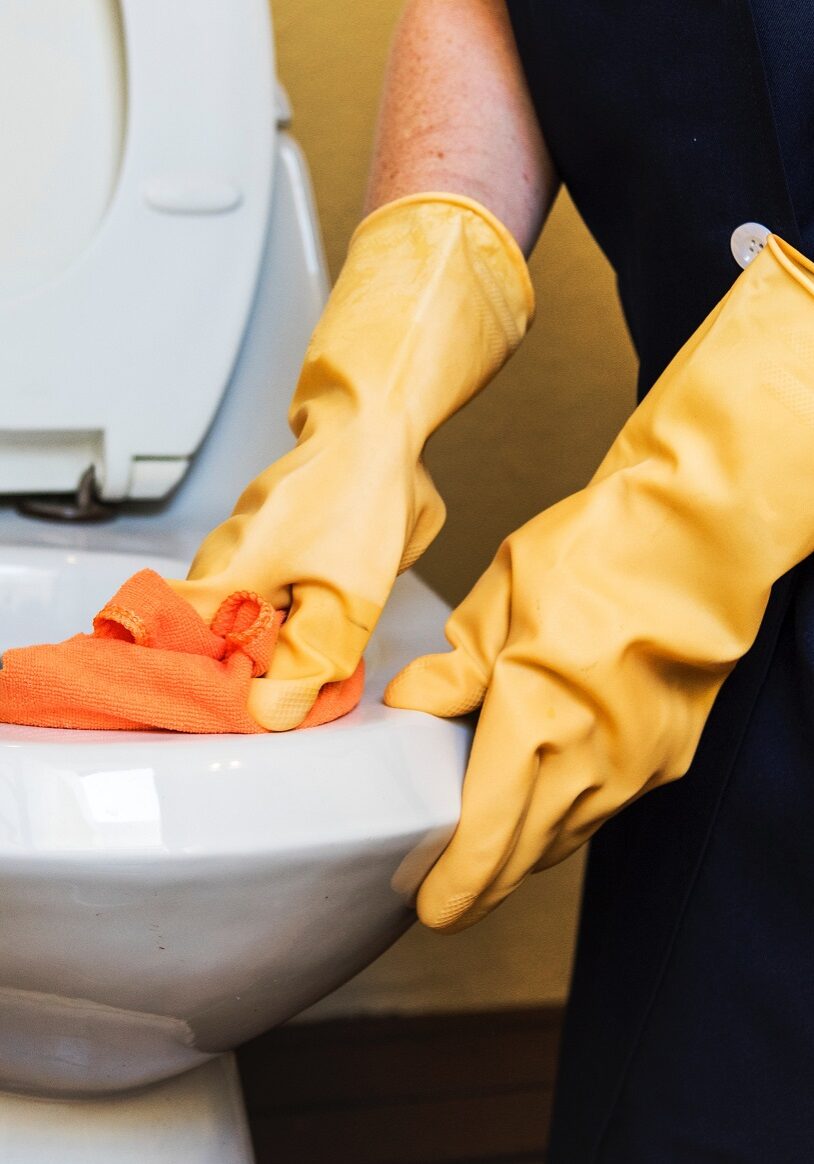 Simple Cleaner-bathroom-chambermaid-clean